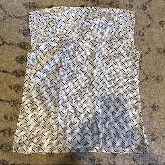 NWT Banana Republic Black & White Print Drapey V-Neck Dolman Tank Top Size XS - Picture 10 of 10